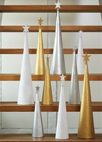 Lübech Living juletræ Creased cone metallic gold, silver and white på trappe - Fransenhome